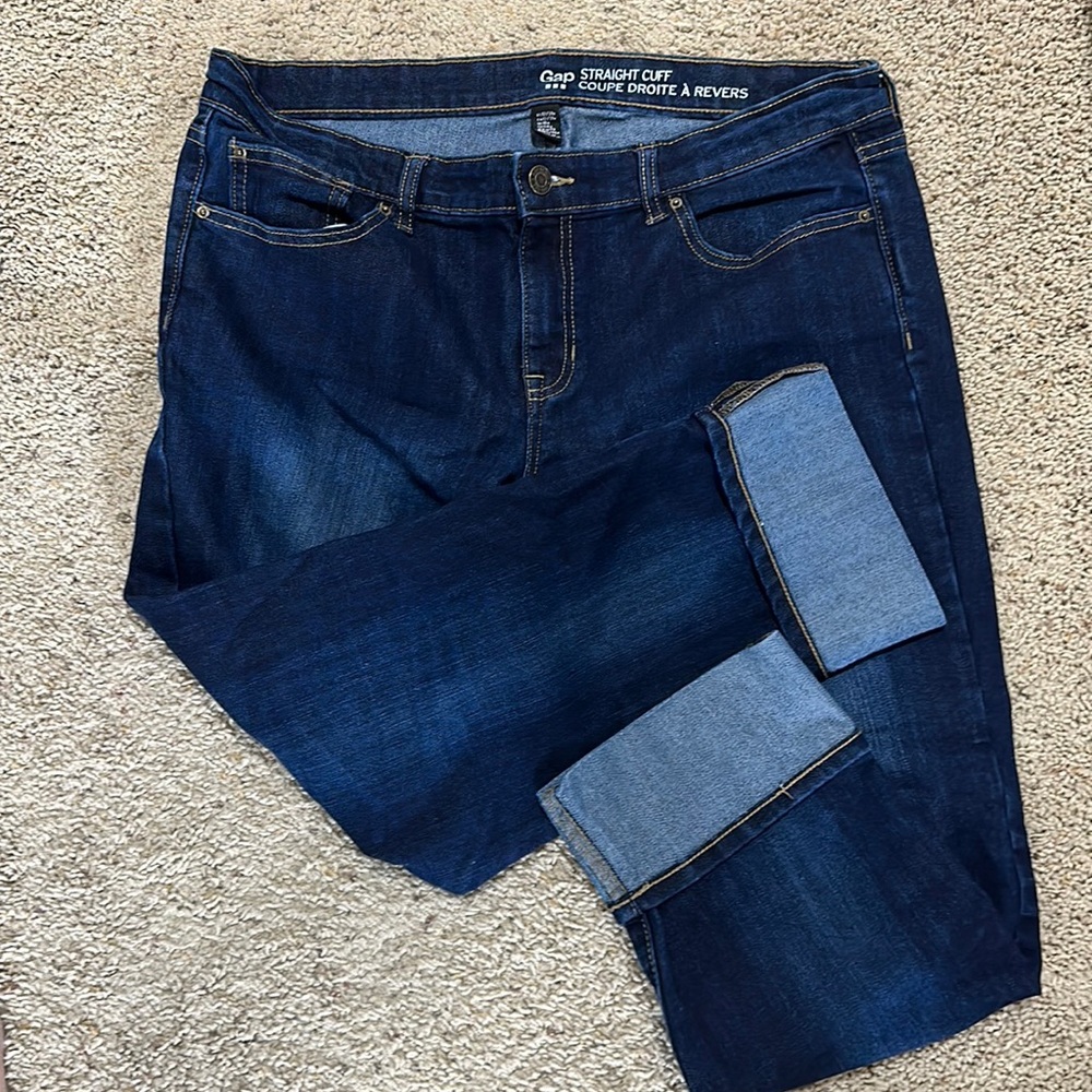 GAP straight cuff dark wash capri sz 12